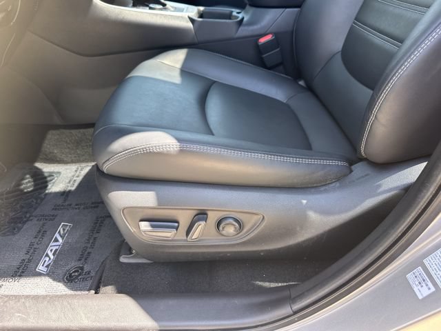 Used 2022 Toyota RAV4 XLE Premium AWD/4WD image 29