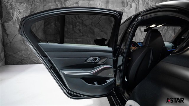 Used 2023 BMW M3 Competition w/ Executive Package image 11