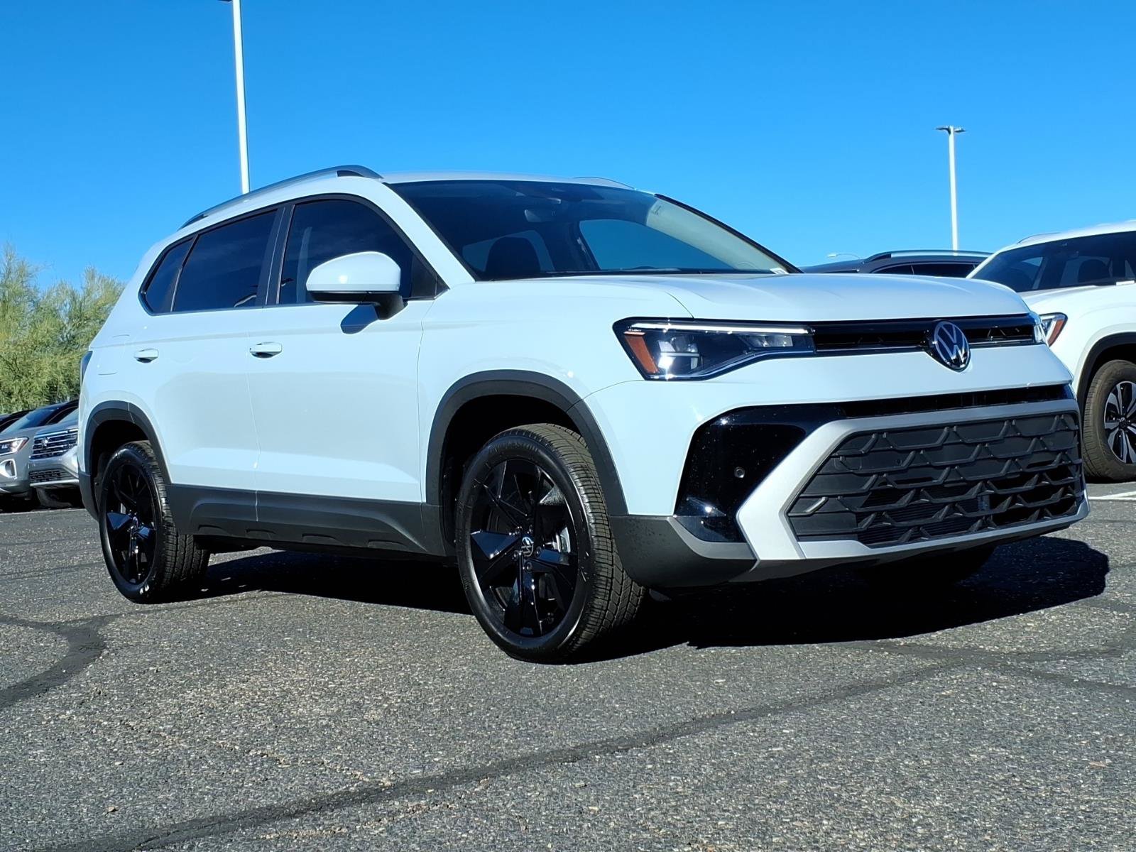 New 2026 Volkswagen Taos SE FWD image 1
