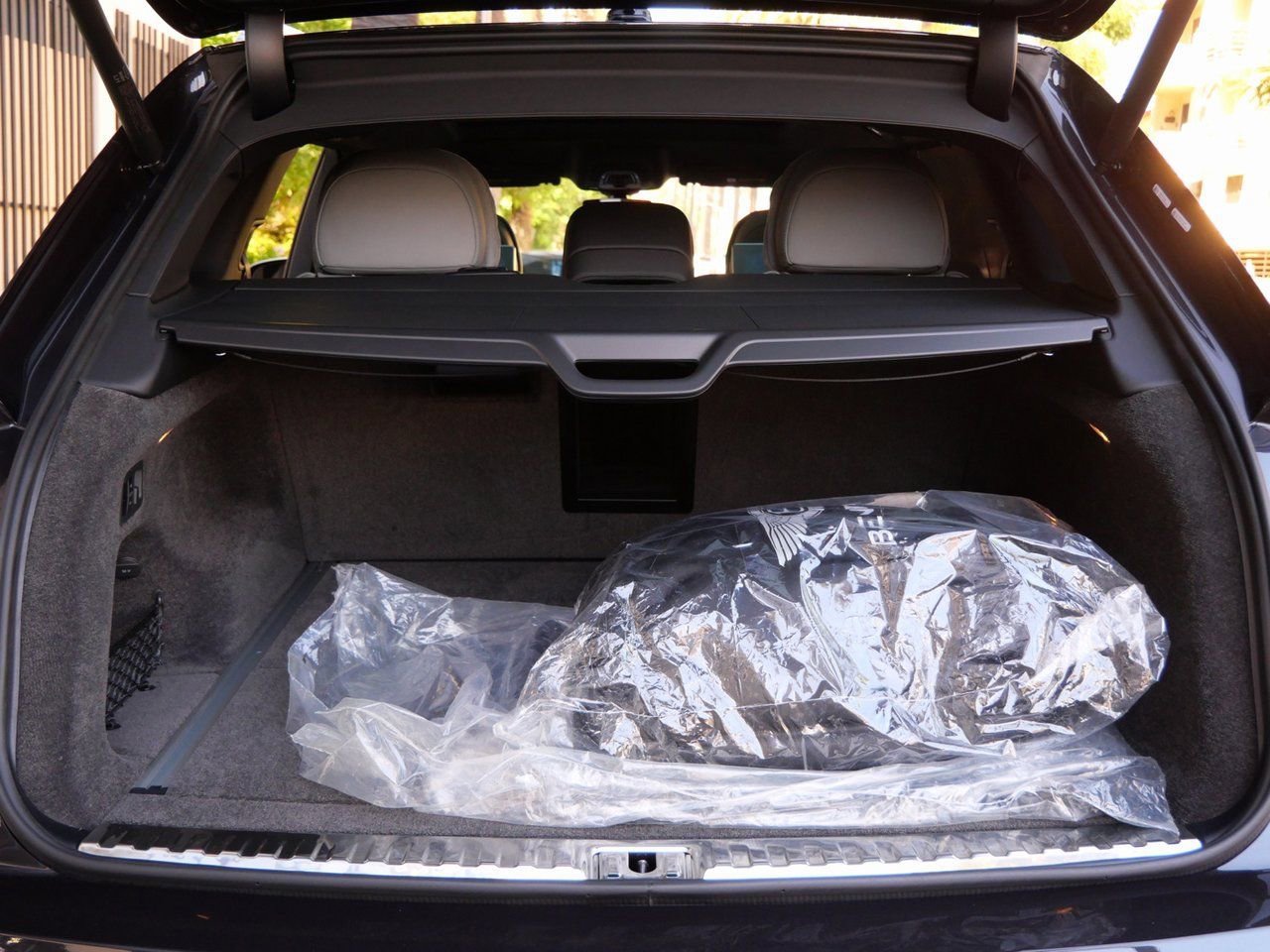 Used 2025 Bentley Bentayga Extended Wheelbase image 28