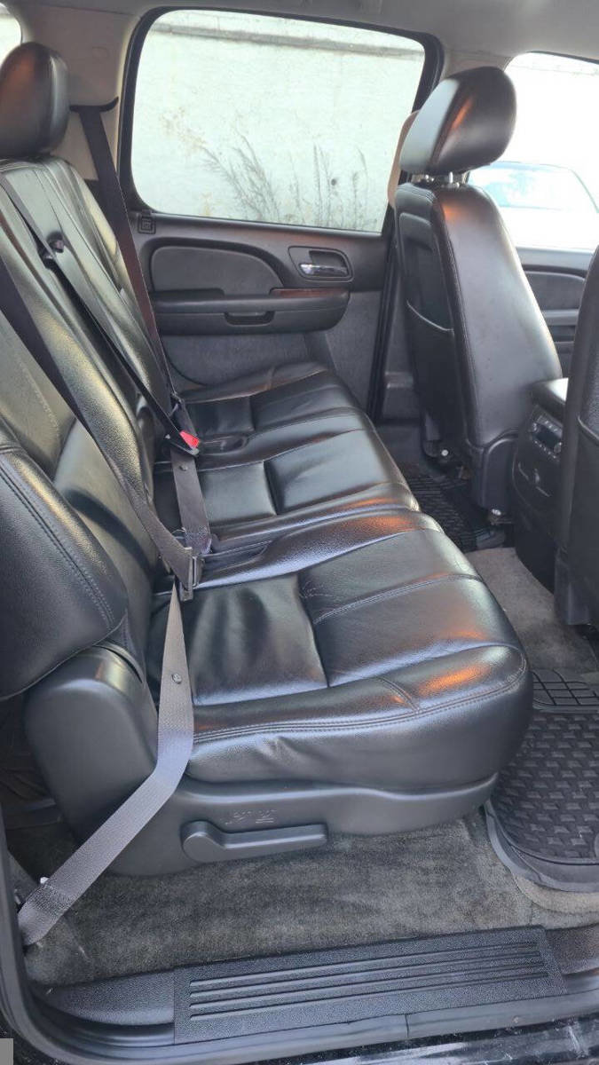 Used 2011 Chevrolet Suburban LT image 12