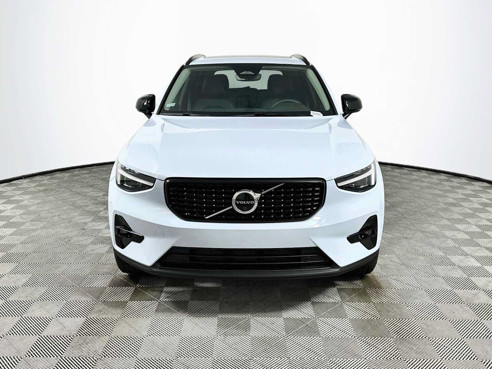 New 2026 Volvo XC40 B5 Ultra AWD/4WD image 2