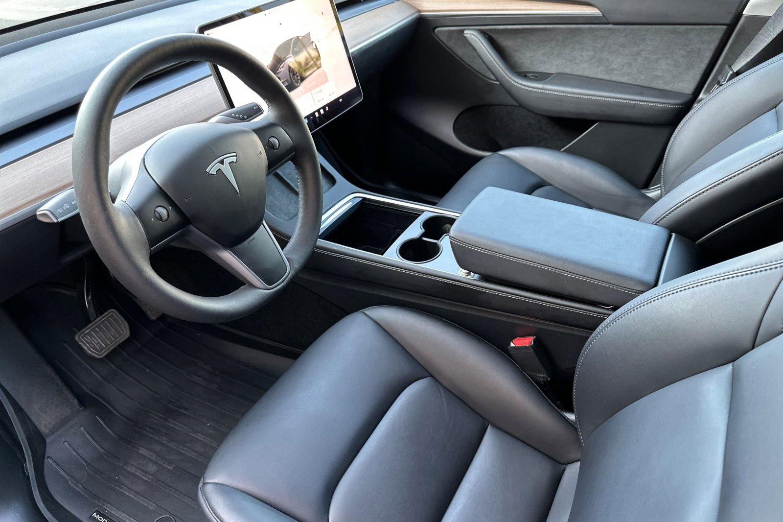 Used 2025 Tesla Model Y Long Range image 10