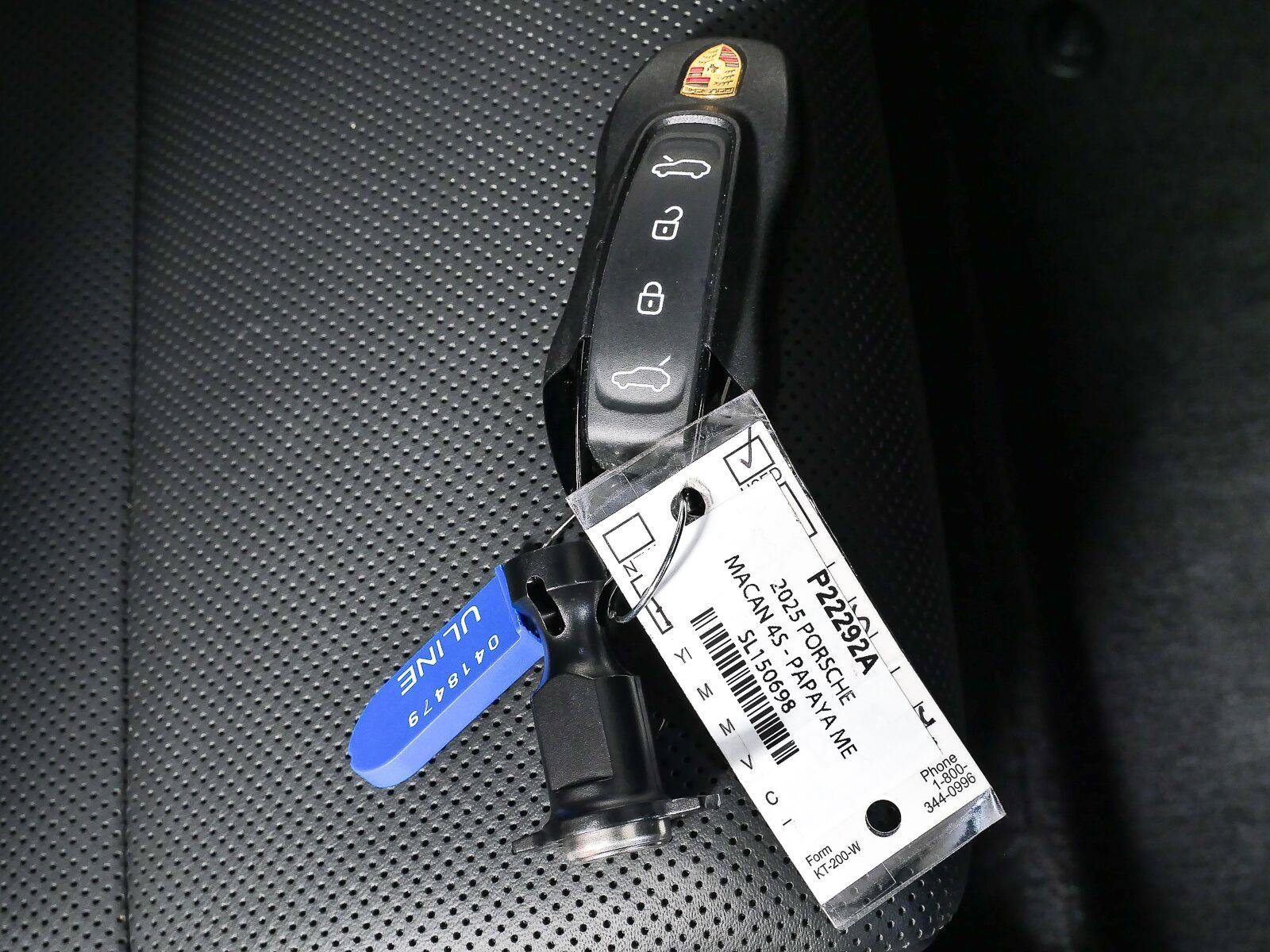 Certified 2025 Porsche Macan 4S Electric AWD/4WD image 39