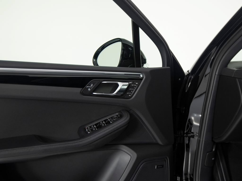 New 2026 Porsche Macan AWD/4WD image 20