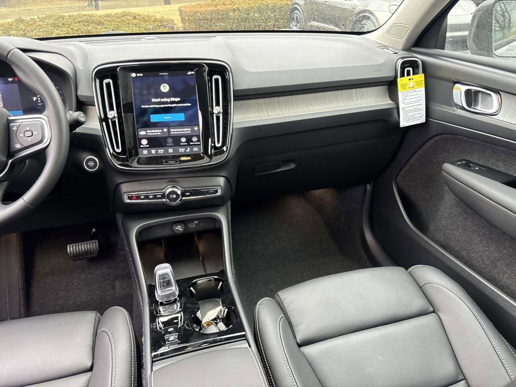 New 2026 Volvo XC40 B5 Plus w/ Protection Package Premier image 31