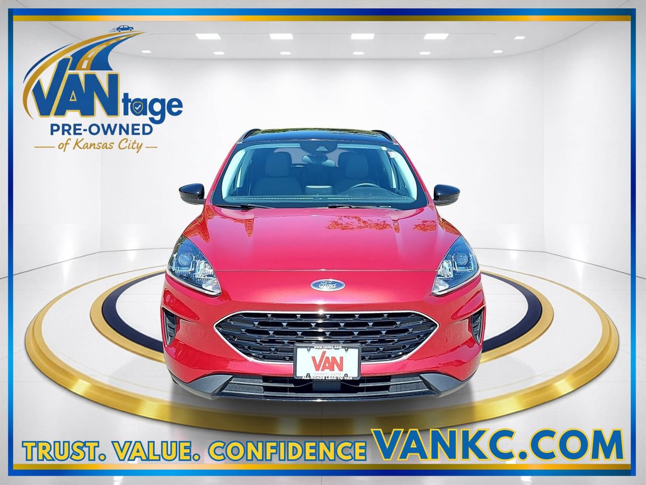 Used 2022 Ford Escape SE w/ SE Sport Appearance Package FWD image 2