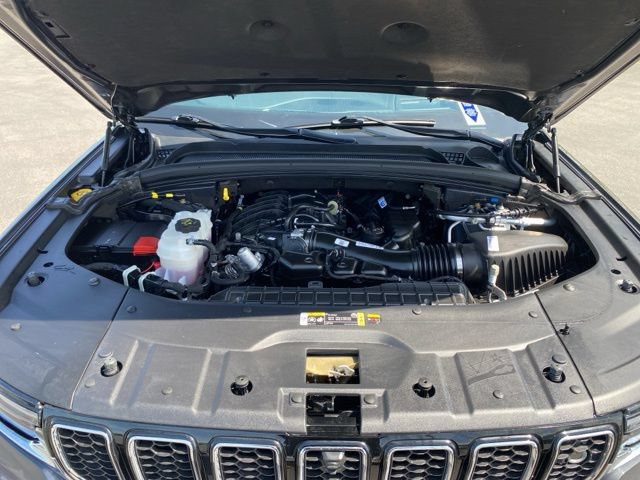 Used 2024 Jeep Grand Cherokee Overland w/ Adv Protech Group III AWD/4WD image 18