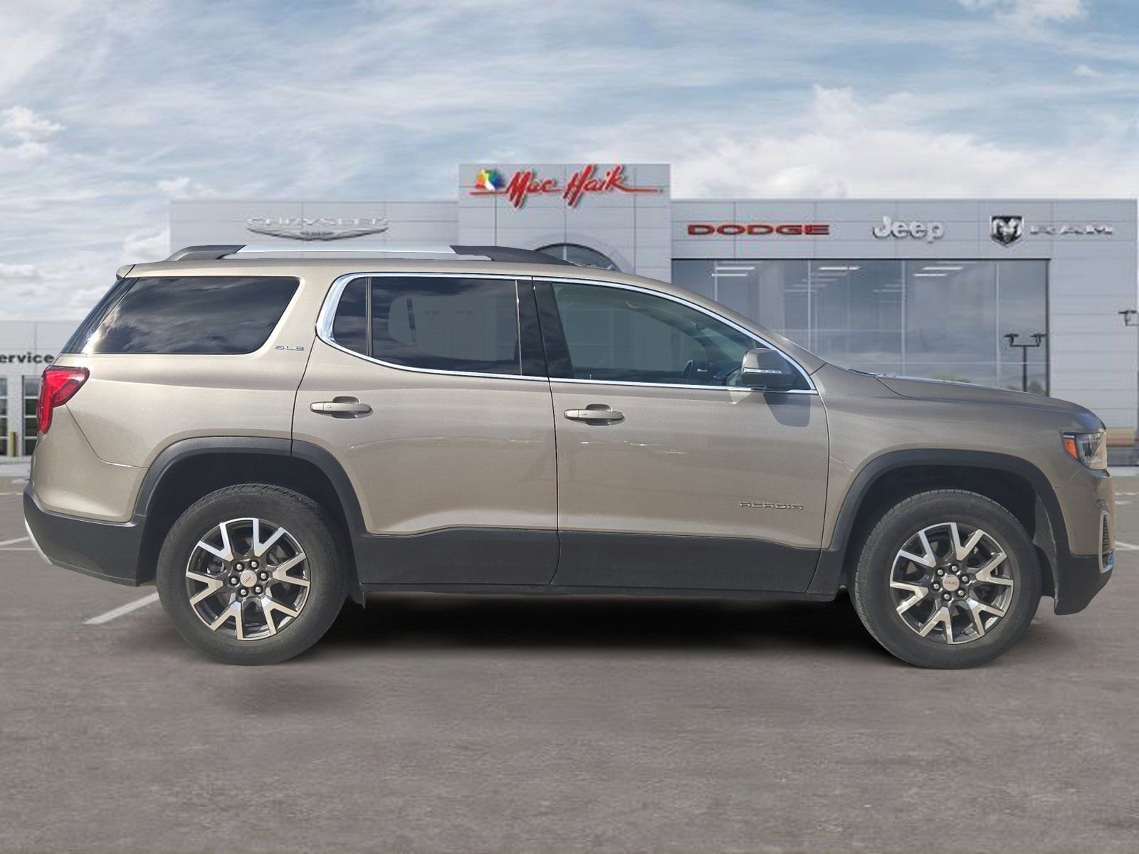 Used 2023 GMC Acadia SLE w/ Driver Convenience Package FWD image 6