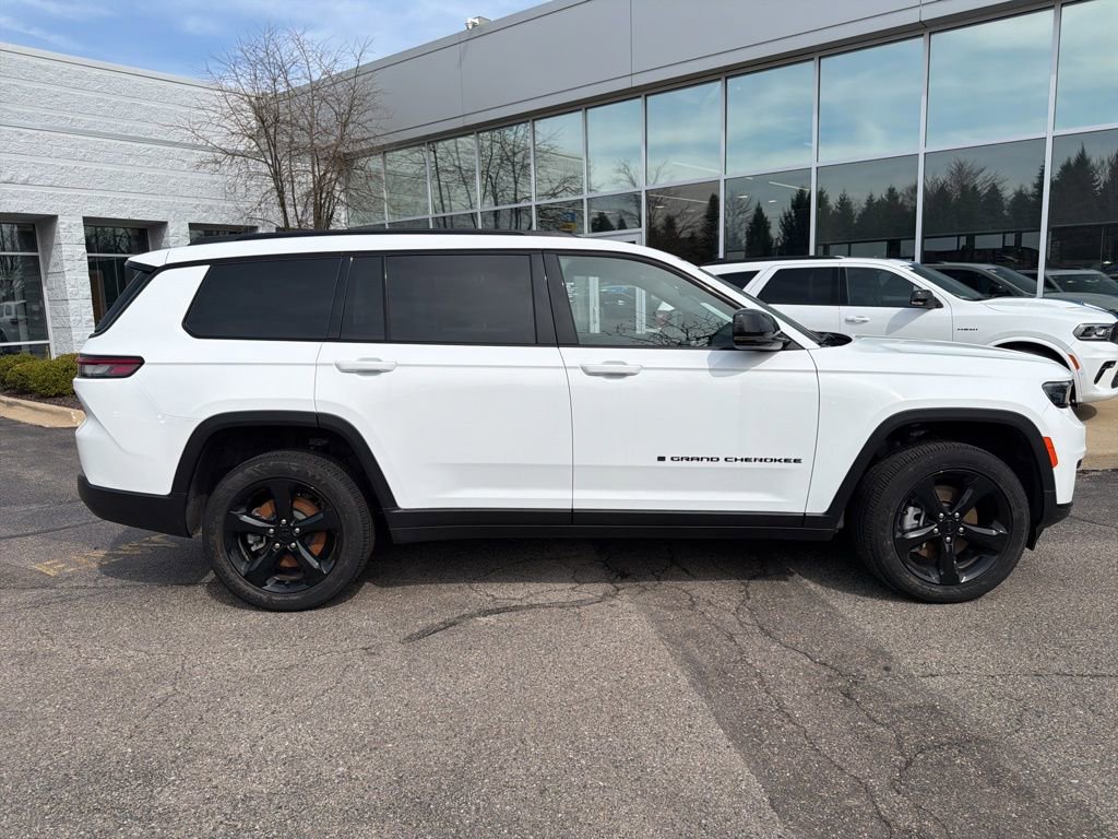 Certified 2024 Jeep Grand Cherokee L Altitude image 2