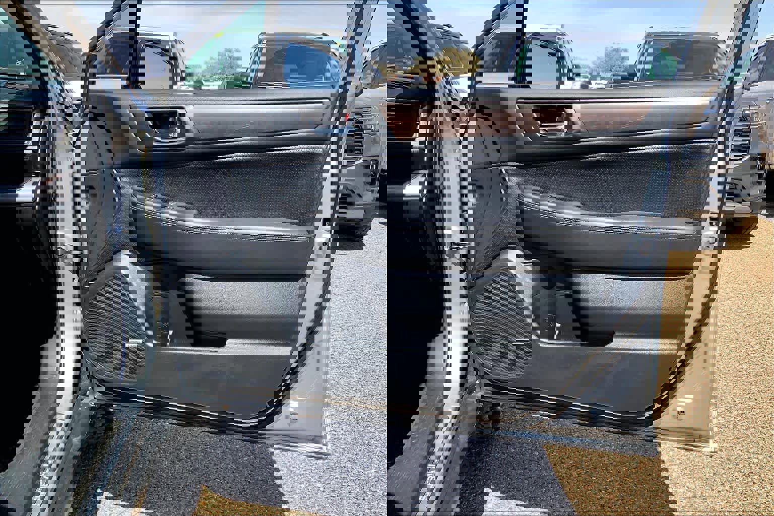 Used 2015 Subaru Outback 3.6R Limited image 23