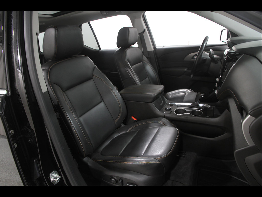 Certified 2019 Chevrolet Traverse LT w/ LT Premium Package AWD/4WD image 17