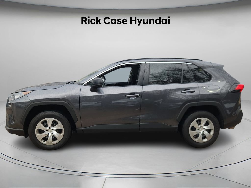 Used 2021 Toyota RAV4 LE image 3