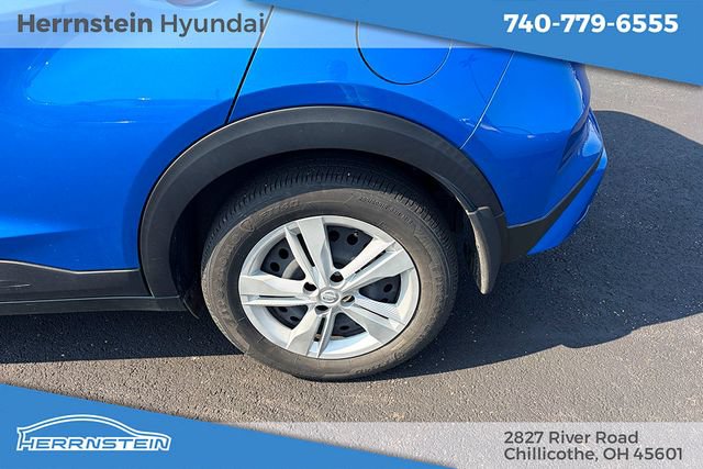Used 2023 Nissan Kicks S FWD image 17
