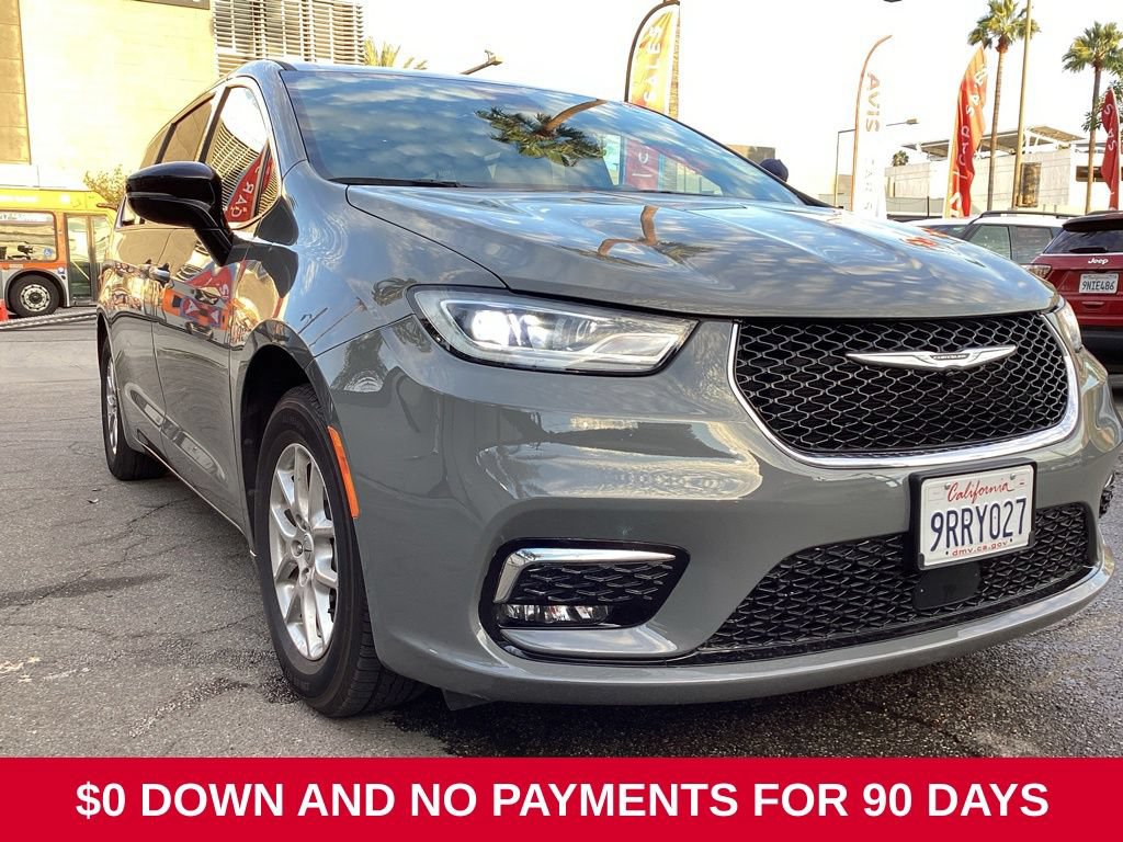 Used 2025 Chrysler Pacifica Select FWD image 3