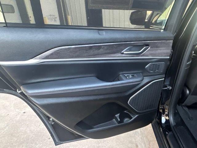 Used 2023 Jeep Grand Cherokee L Limited w/ Luxury Tech Group II AWD/4WD image 14