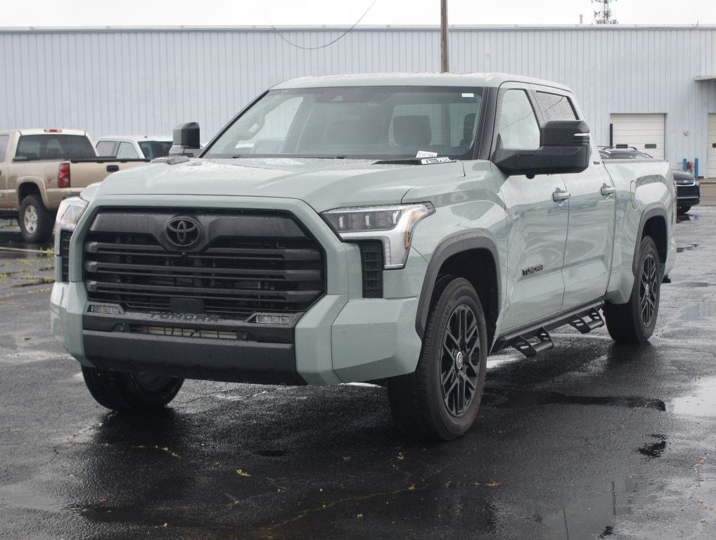 Used 2024 Toyota Tundra Limited AWD/4WD image 2