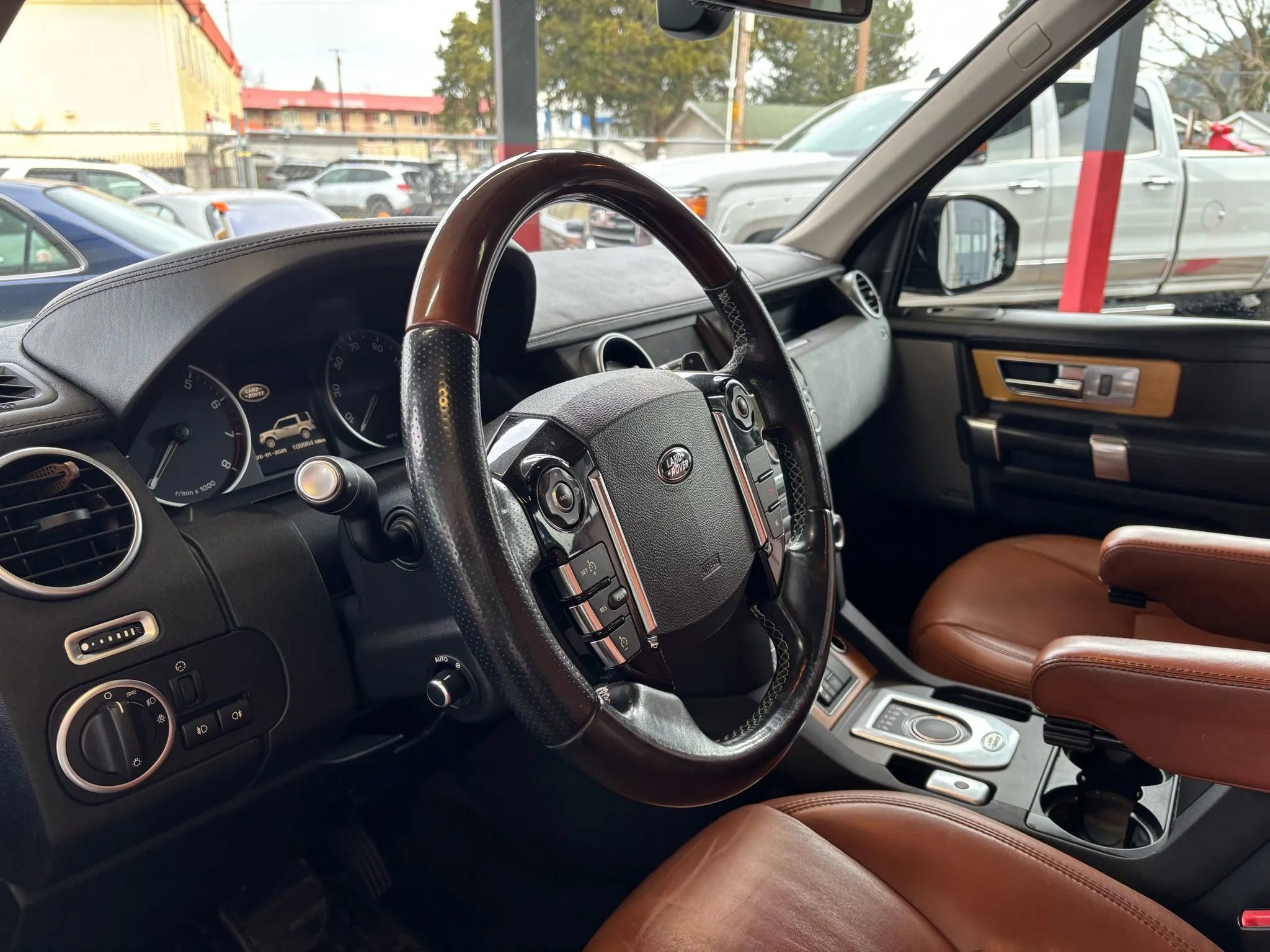 Used 2016 Land Rover LR4 HSE LUX image 15