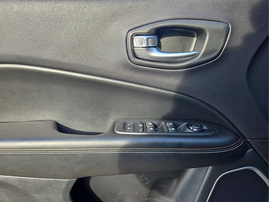 Used 2018 Jeep Compass Latitude w/ Popular Equipment Group image 13