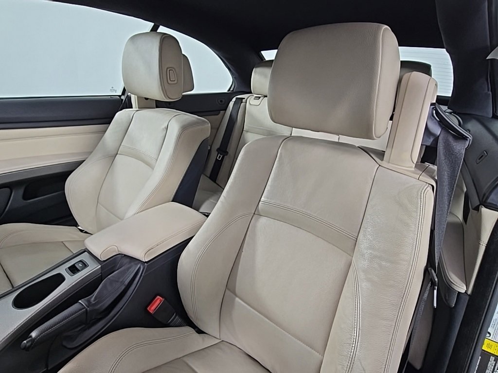 Used 2013 BMW 335i Convertible image 23