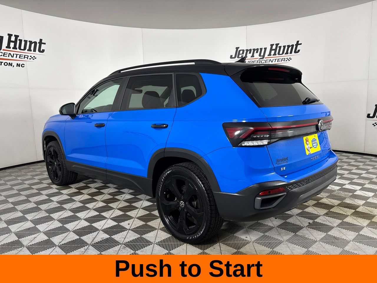 Used 2025 Volkswagen Taos SE AWD/4WD image 8
