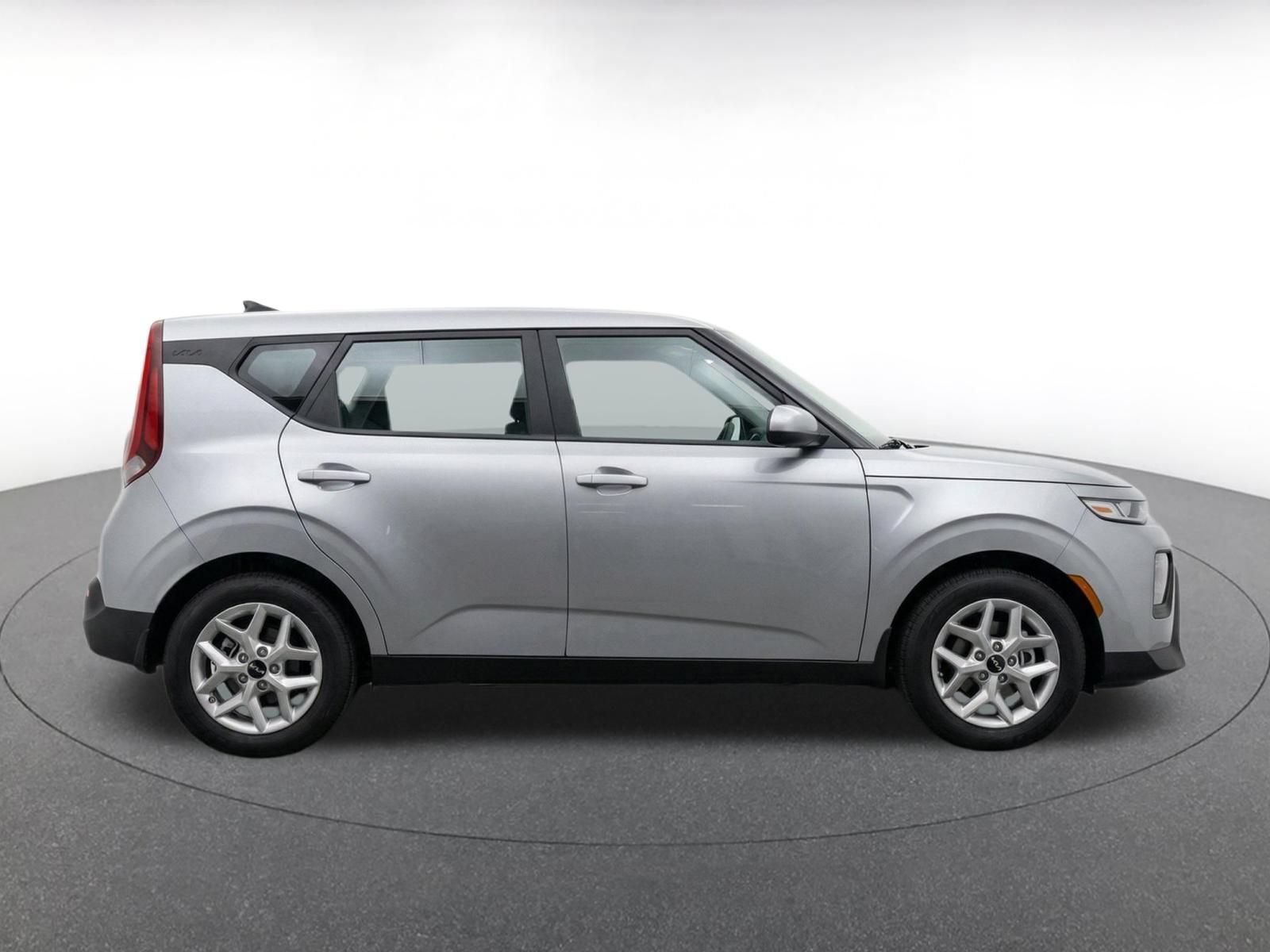 Used 2025 Kia Soul LX w/ LX Technology Package FWD image 10