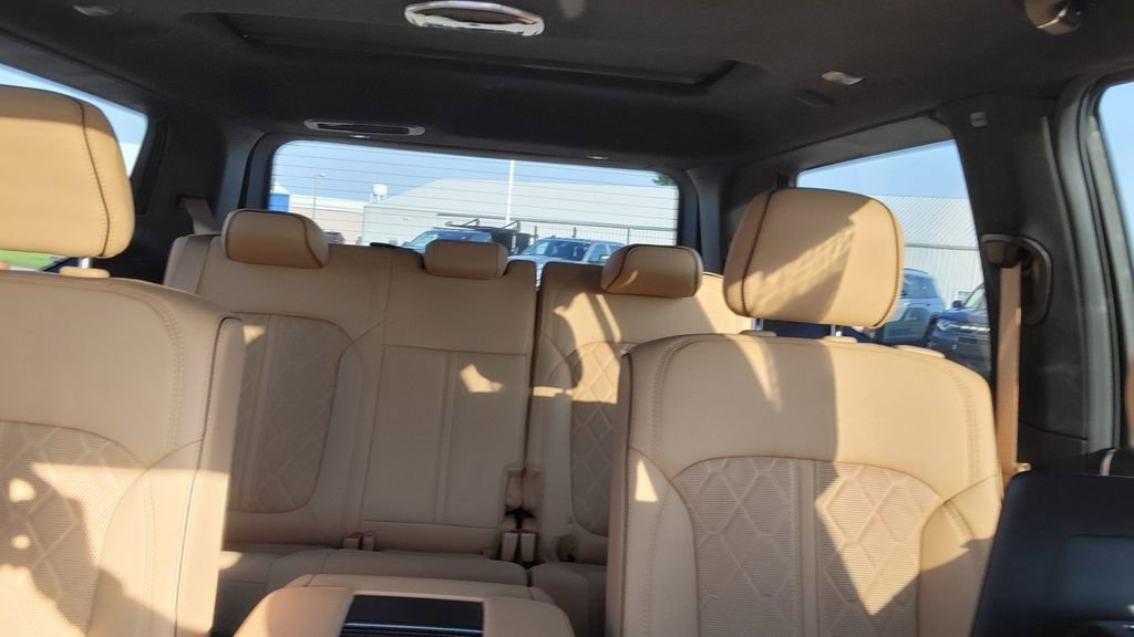 Used 2025 Jeep Grand Wagoneer Series III w/ Rear Seat Video Group 1 AWD/4WD image 20