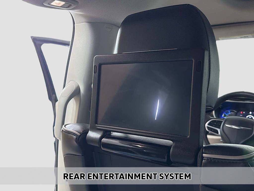 Used 2023 Chrysler Pacifica Limited w/ Uconnect Theater Family Group FWD image 6