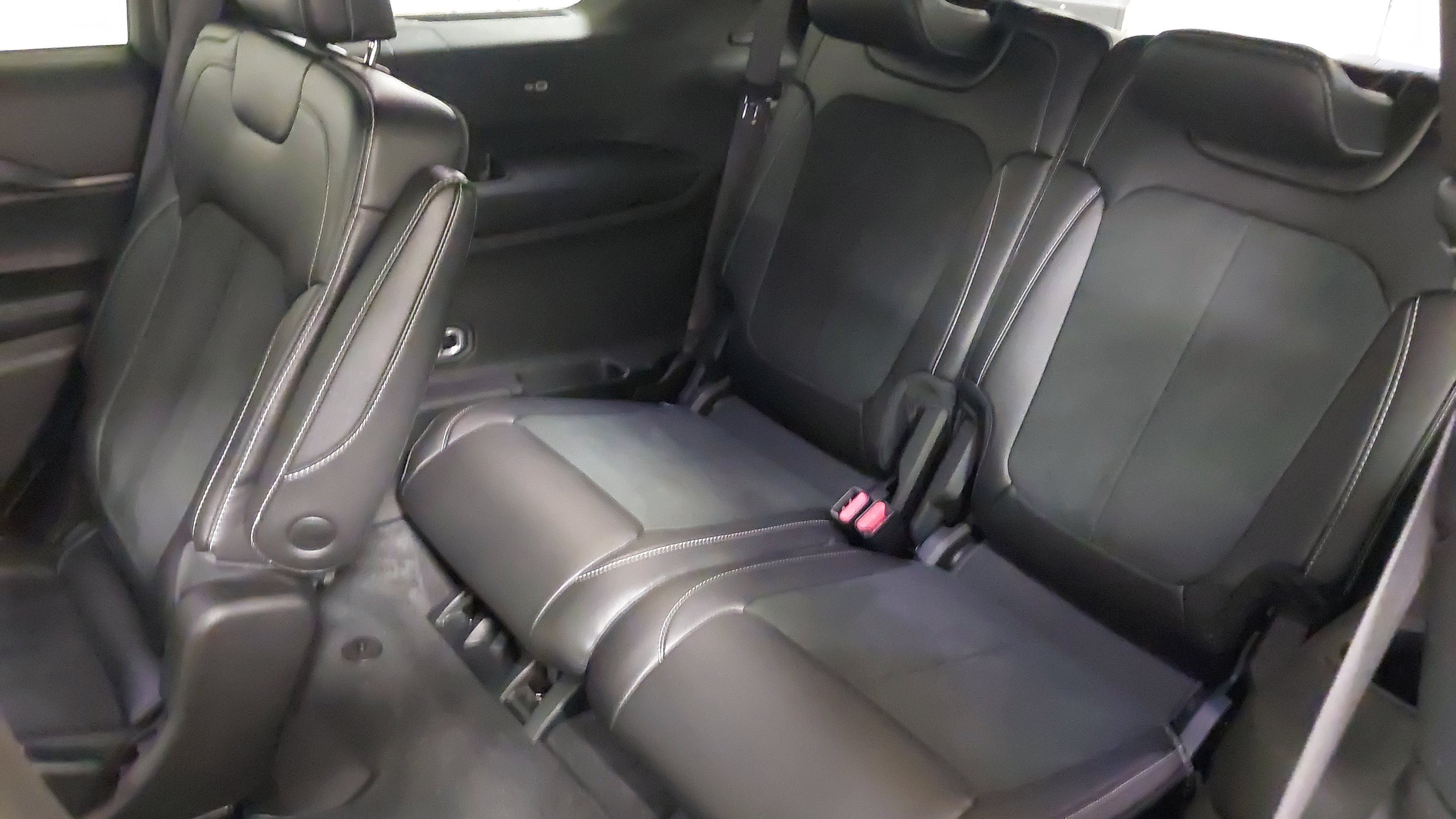 Used 2025 Jeep Grand Cherokee L Laredo AWD/4WD image 39