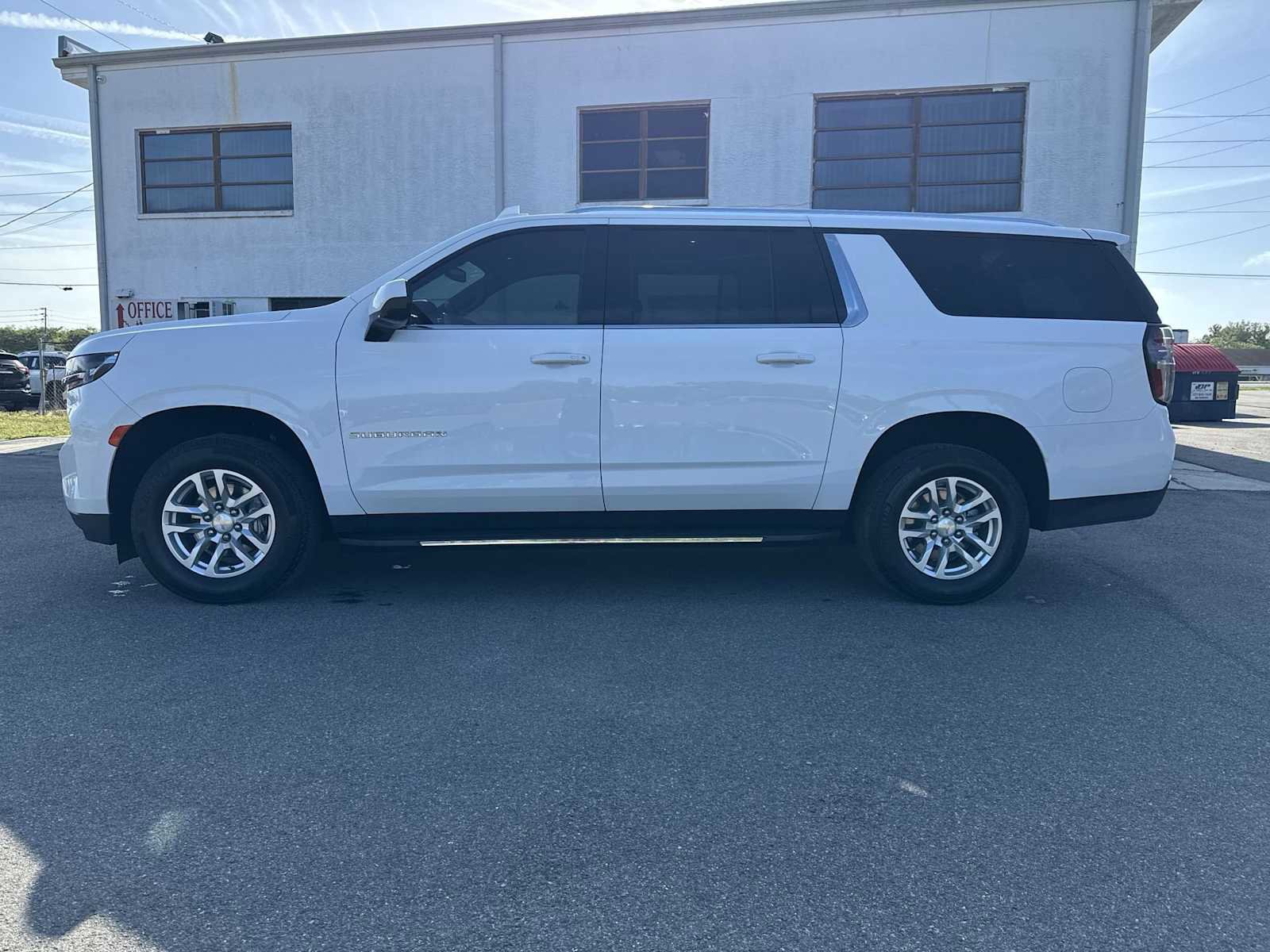 Used 2024 Chevrolet Suburban LT AWD/4WD image 3