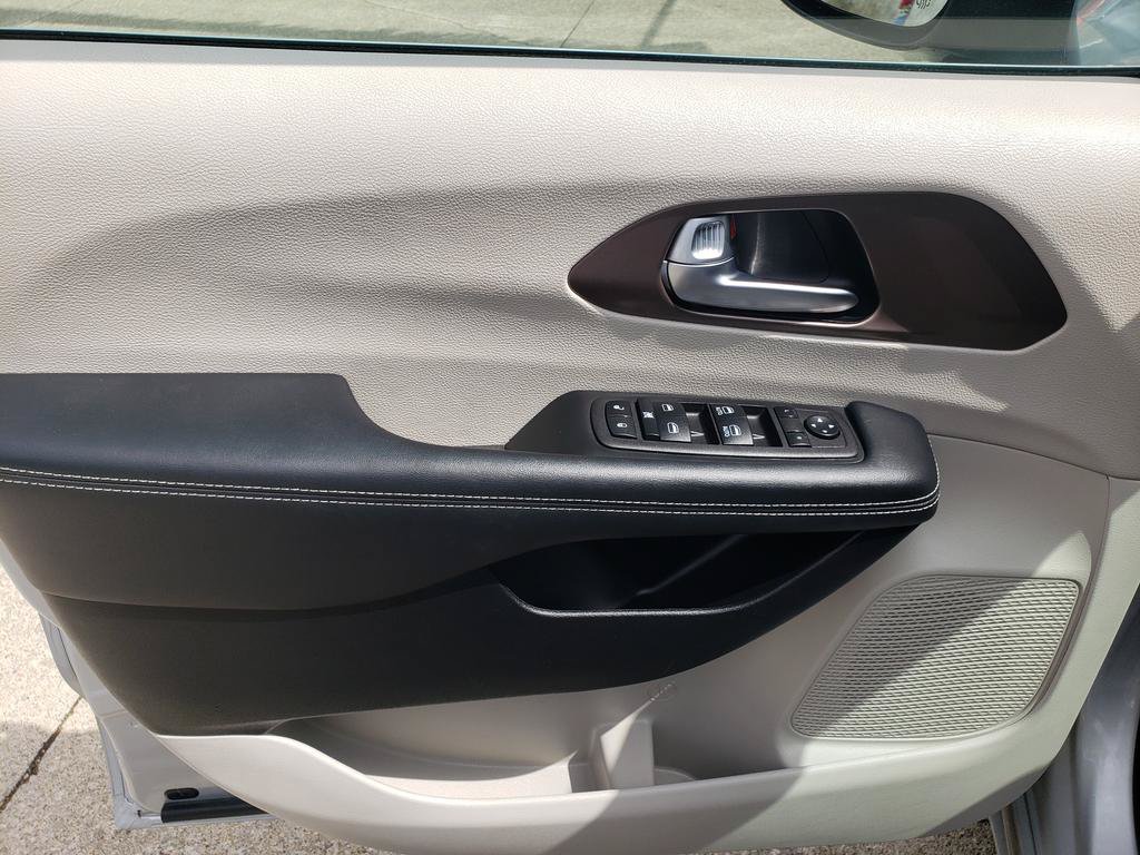 Certified 2023 Chrysler Voyager LX FWD image 11