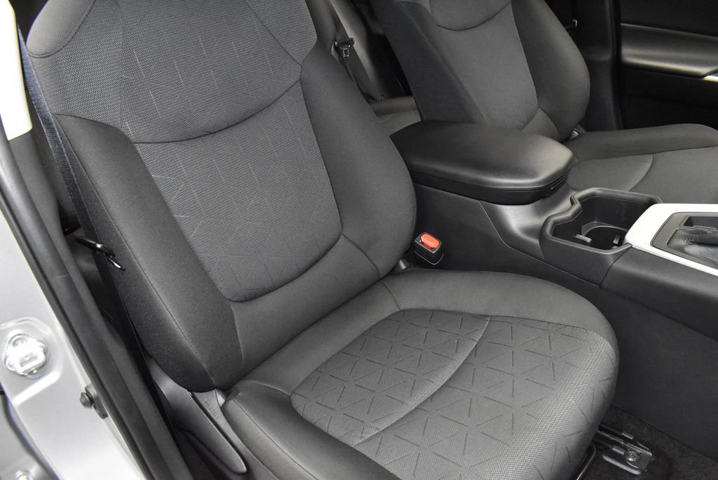 Used 2025 Toyota RAV4 XLE AWD/4WD image 24