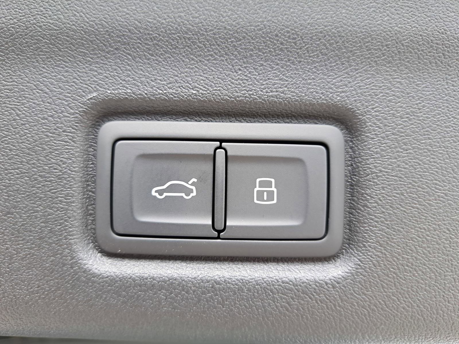 New 2025 Audi Q6 e-tron Premium image 13