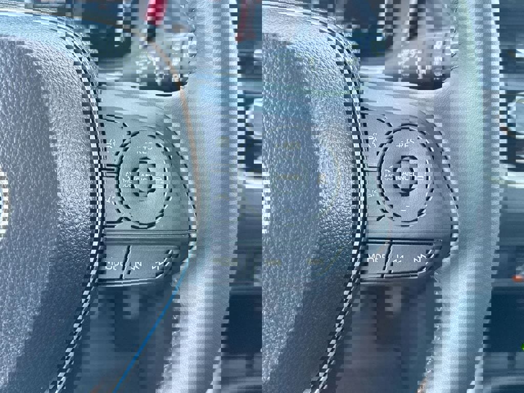 Used 2025 Toyota Corolla Cross XLE image 15