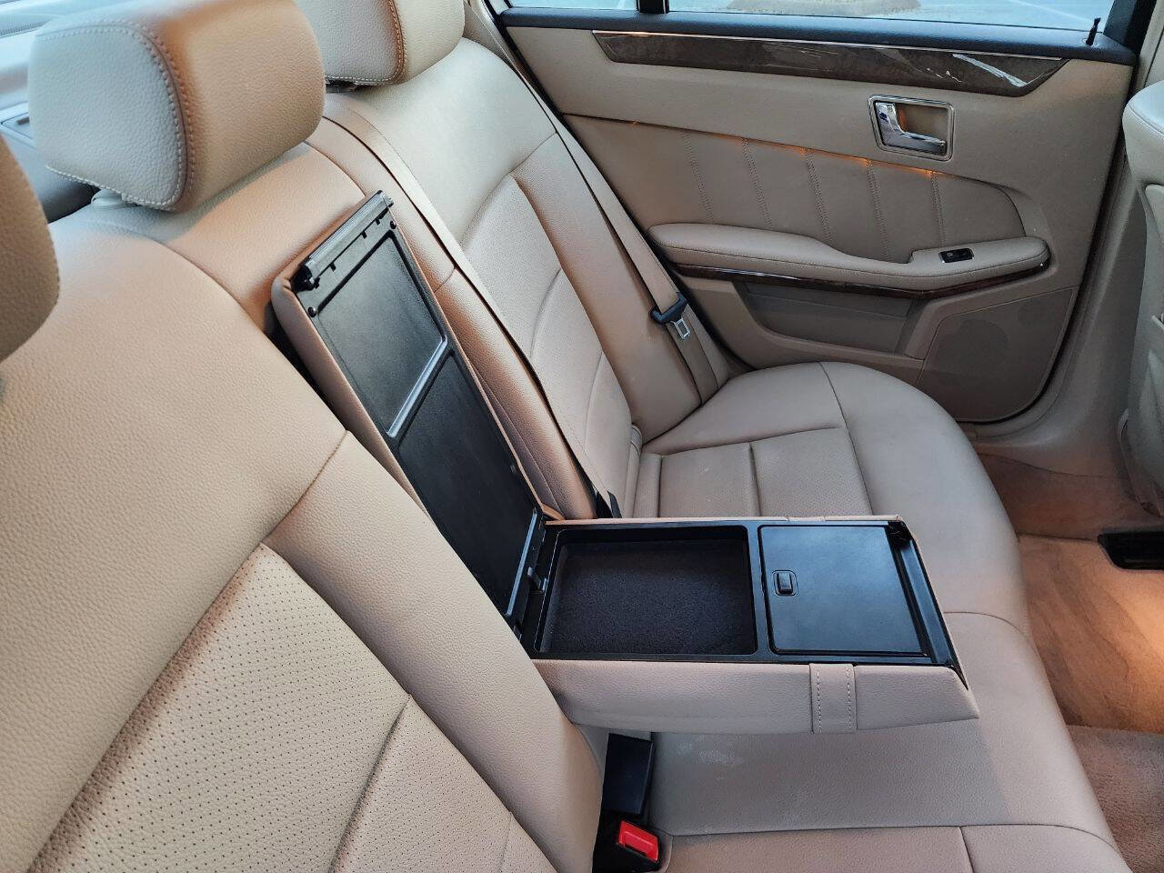 Used 2010 Mercedes-Benz E 350 Sedan image 23