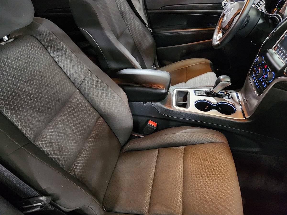 Used 2019 Jeep Grand Cherokee Laredo RWD image 29