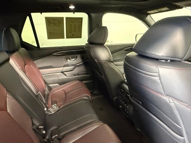Used 2025 Honda Pilot Black Edition image 47