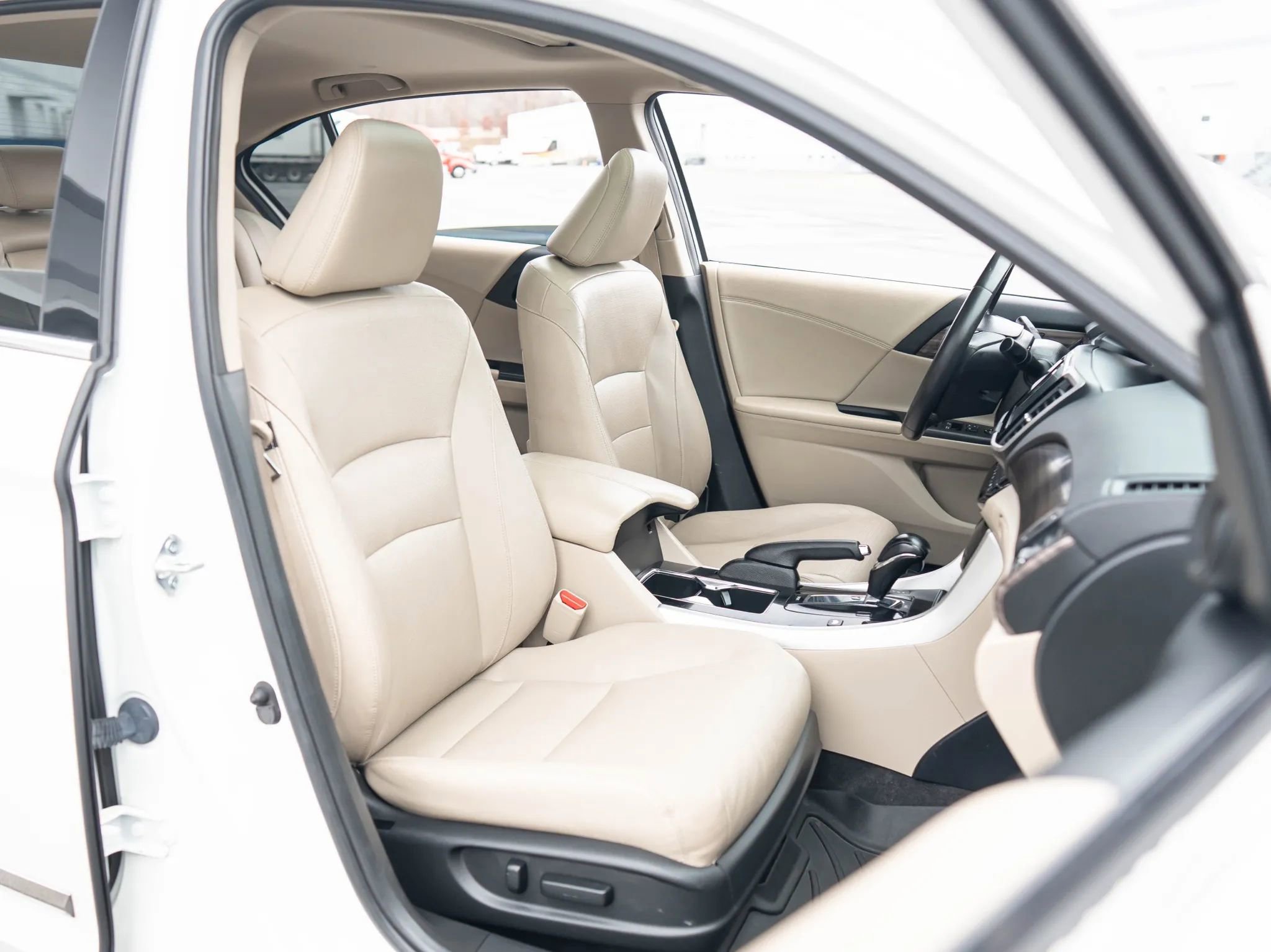 Used 2017 Honda Accord EX-L image 19