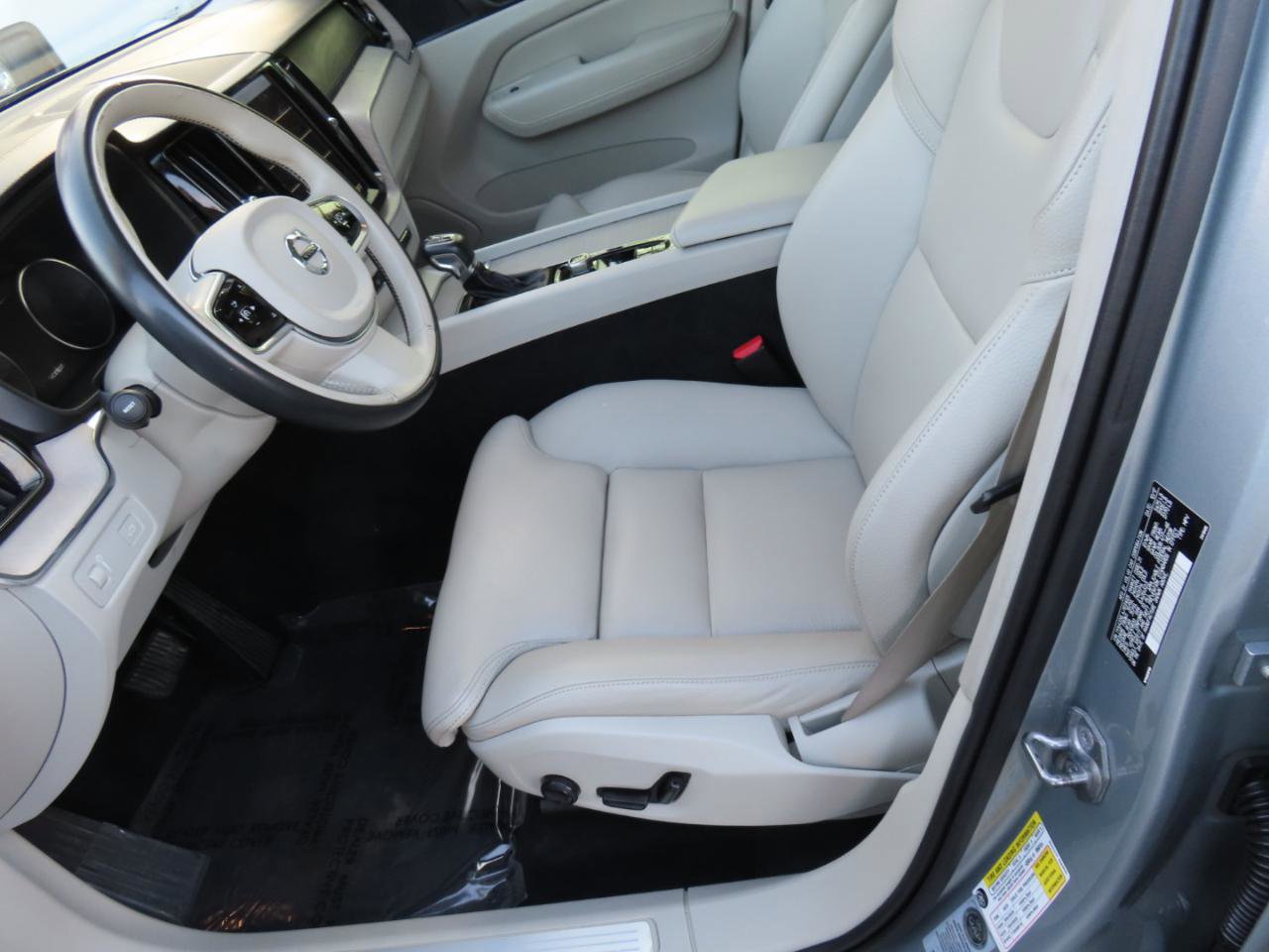 Used 2018 Volvo XC60 T6 Inscription w/ Convenience Package image 7