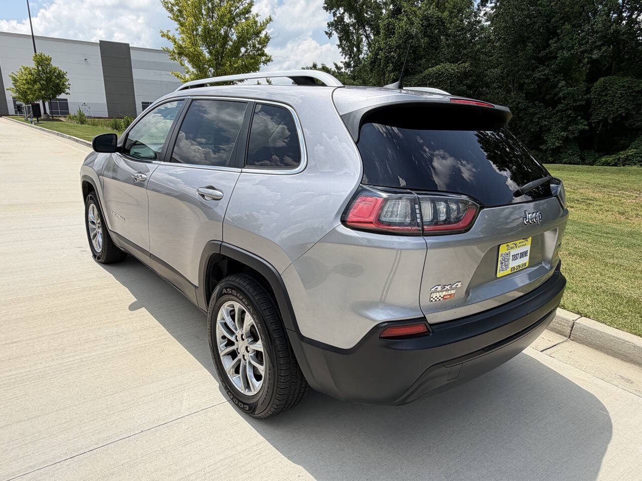 Used 2019 Jeep Cherokee Latitude Plus AWD/4WD image 7