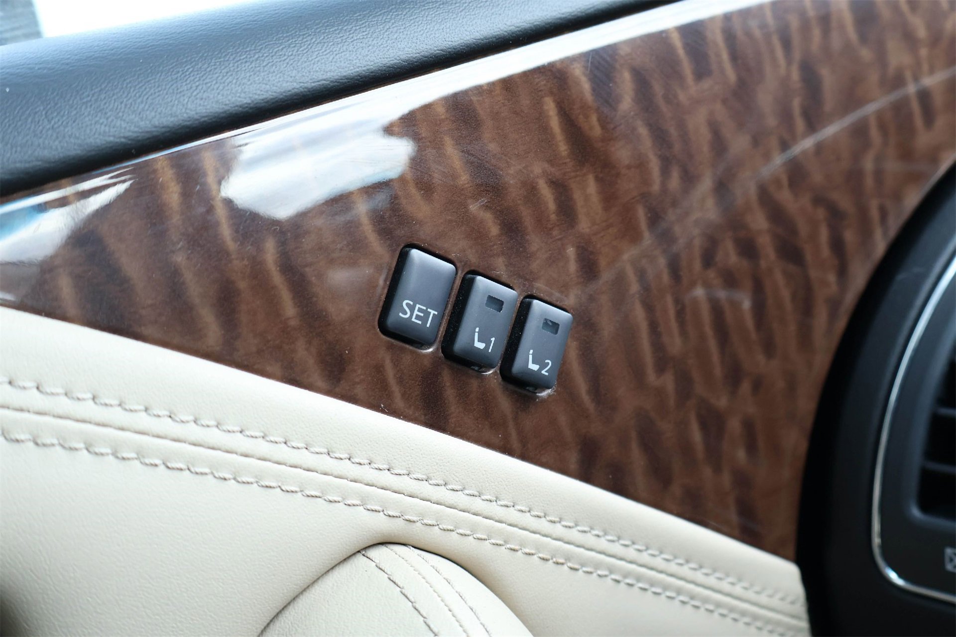 Used 2017 Nissan Armada Platinum w/ Captain Seat Package image 25