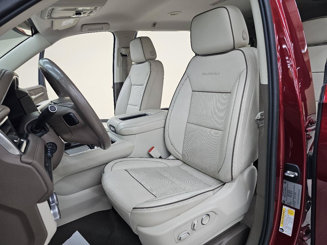 Used 2021 GMC Yukon Denali RWD image 18