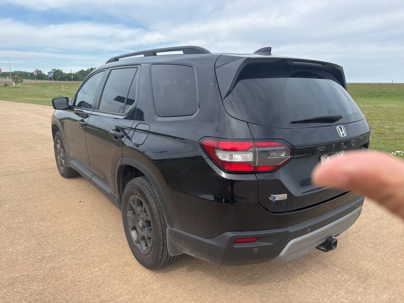 Used 2023 Honda Pilot TrailSport image 3