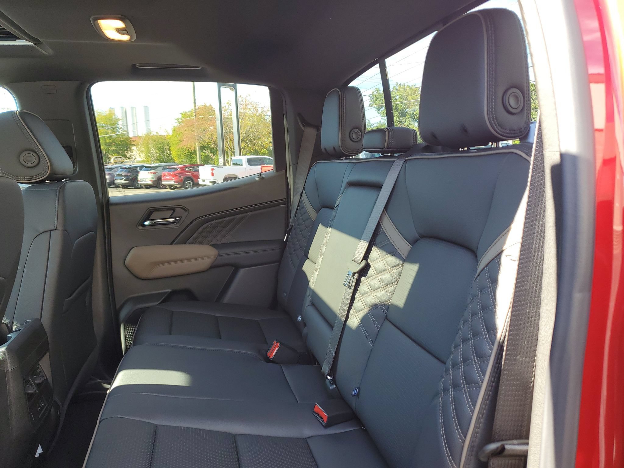 New 2026 GMC Canyon Denali w/ LPO, Black Badging Package AWD/4WD image 10