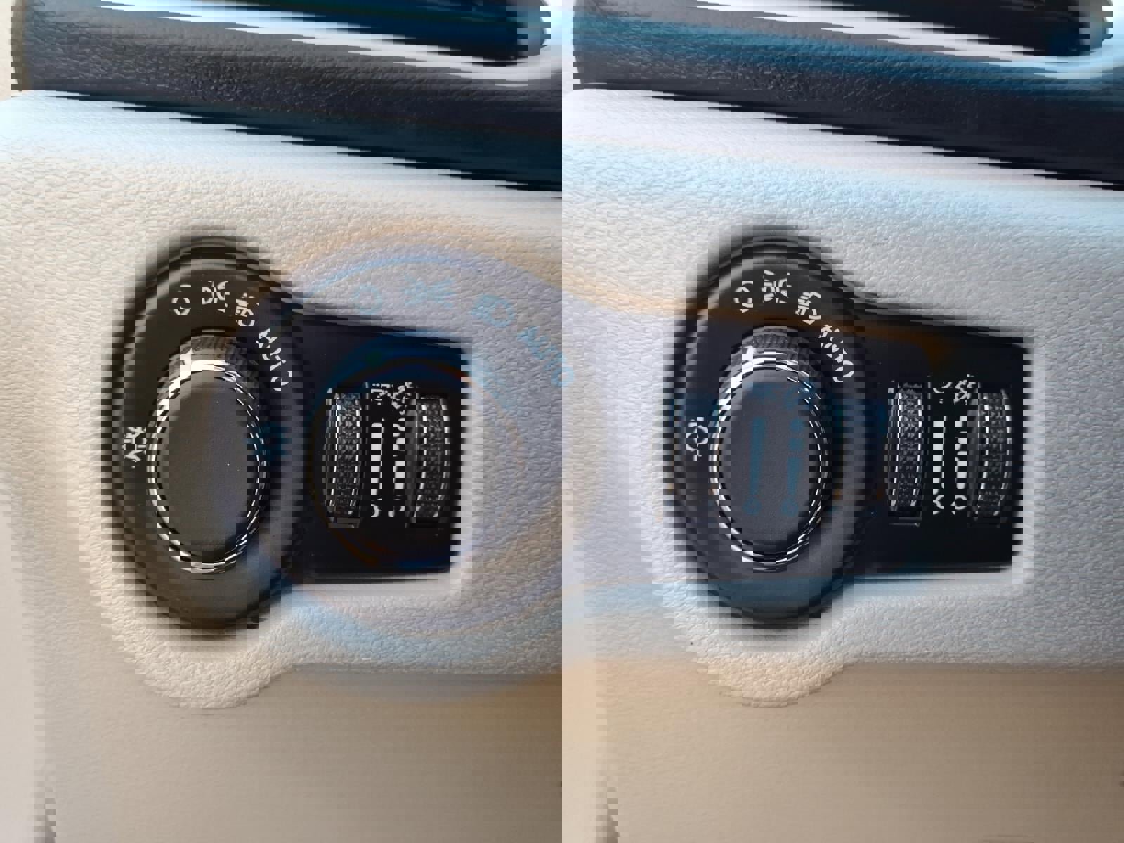 Used 2023 Chrysler Voyager LX image 13