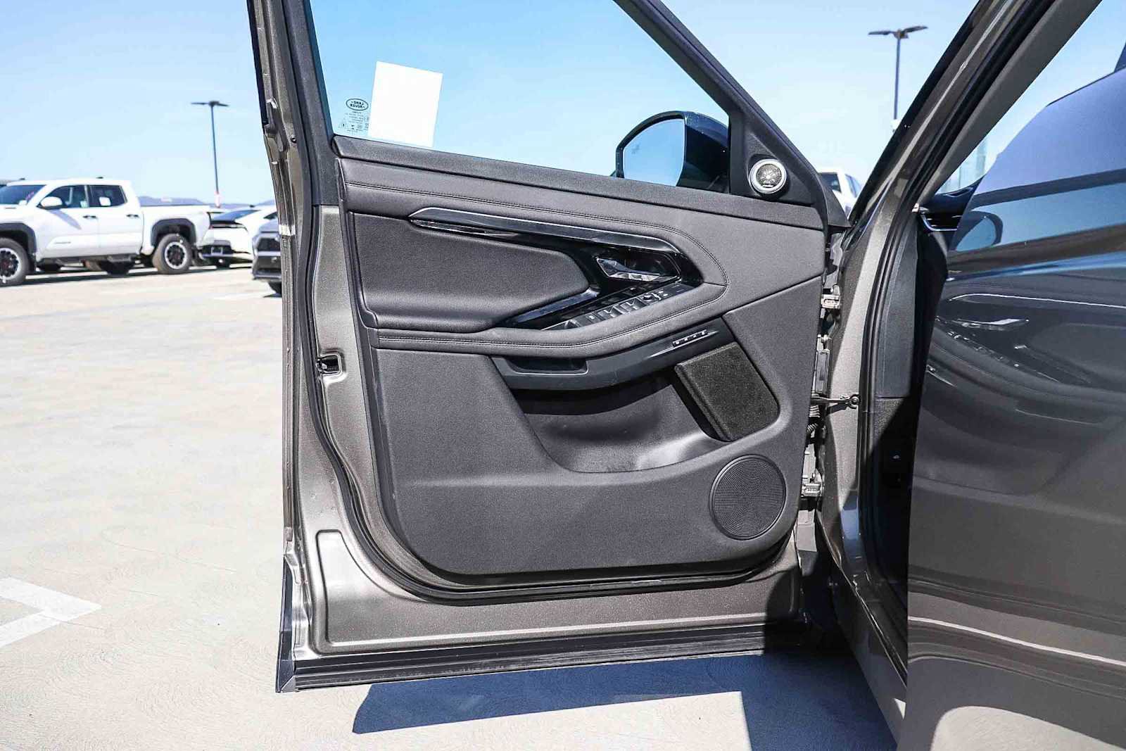 Used 2022 Land Rover Range Rover Evoque SE image 22