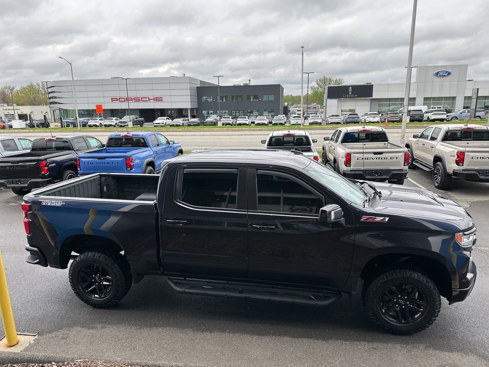 Used 2022 Chevrolet Silverado 1500 LT Trail Boss w/ Convenience Package II image 4