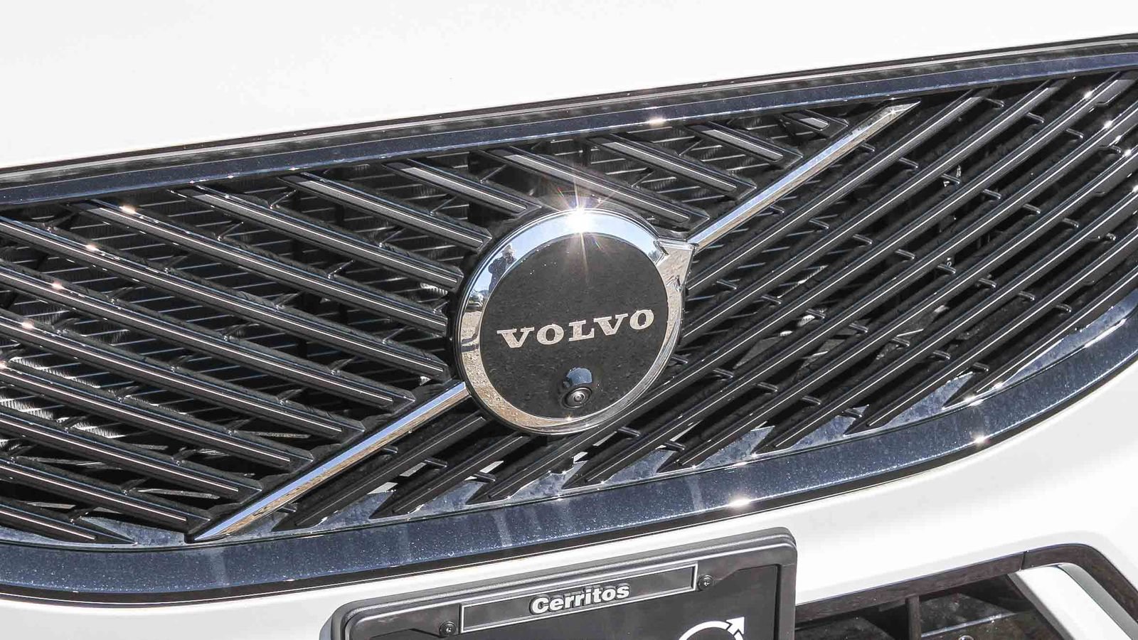 New 2026 Volvo XC60 B5 Plus w/ Protection Package Premier AWD/4WD image 5