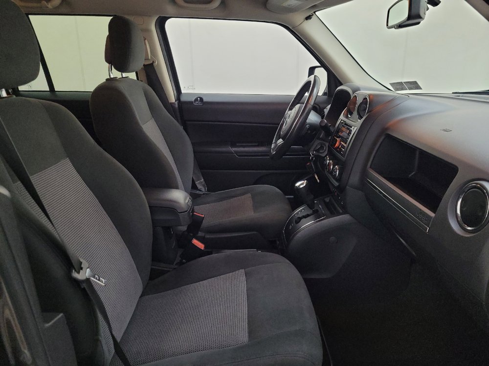 Used 2016 Jeep Patriot Latitude AWD/4WD image 21