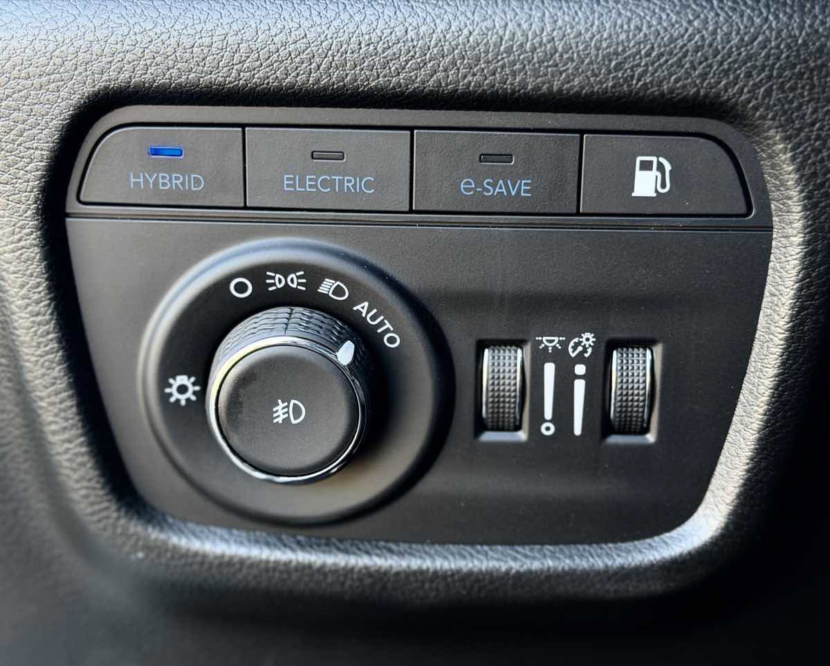 Used 2023 Jeep Grand Cherokee Overland w/ Advanced Protech Group III image 29